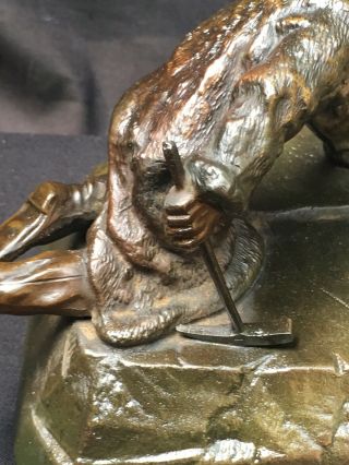 Rare Seal Hunter Bronze sculpture Desk Lamp - Vaseline Glass Shade - German - 1910 9