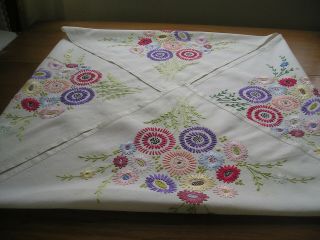 Gorgeous Vintage Linen Tablecloth Embroidery Sprays Of Daisies