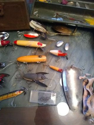 vintage tackle box full of lures 4