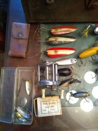 vintage tackle box full of lures 5