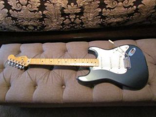 1987 Vintage Fender Usa American Standard Stratocaster Guitar Fender Case