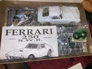 Vintage AMT Ertl Ferrari 250 GT S.  W.  B.  - 1:24 Model Car Kit 8688 Opened Box 5