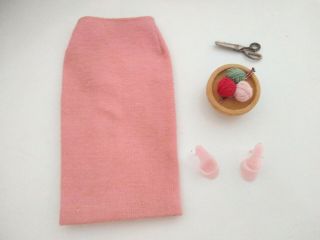 Vintage Barbie Knitting Pretty Pink 957 - Flannel Skirt Yarn Bowl Scissors Ot