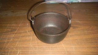 Antique/vintage Cast Iron 6 Bean Kettle/pot W/ Bail Handle