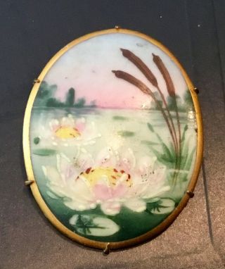 ANTIQUE HAND PAINTED WATER LILY & CATTAIL PORCELAIN BROOCH BRASS BACK AND PIN 5