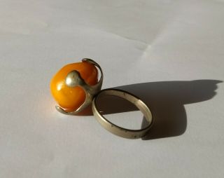 NATURAL OLD ANTIQUE BUTTERSCOTCH EGG YOLK BALTIC AMBER RING. 3