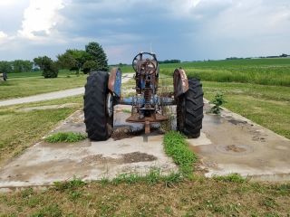 Antique Silver king tractor model 42 standard needs restored 4