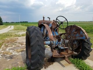Antique Silver king tractor model 42 standard needs restored 6