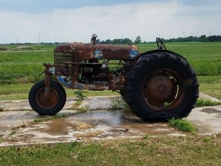 Antique Silver king tractor model 42 standard needs restored 8