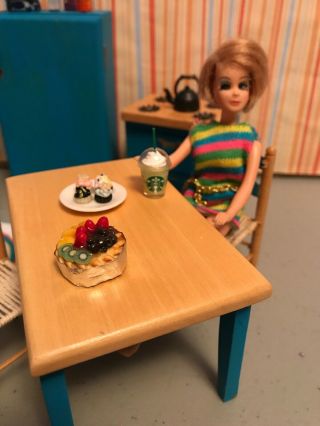 vintage topper dawn doll,  kitchen  2