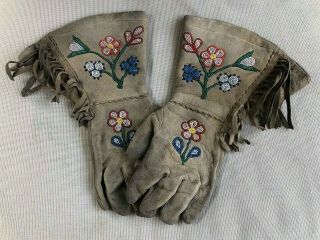 Fine cased 19th century Native American beadwork gloves - Gauntlets 2