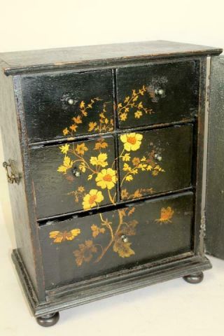 RARE 18TH C WILLIAM & MARY SPICE CHEST WITH ITS JAPANNED DECORATION 12