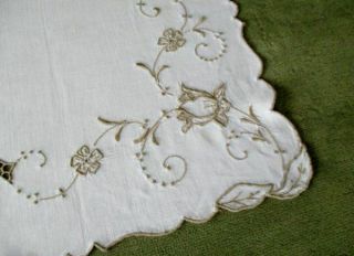ANTIQUE MADEIRA TABLECLOTH - HAND EMBROIDERED - 33 