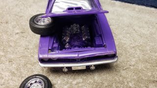 Vintage Hemi Cuda 1/25 Scale in Purple Build Up 5