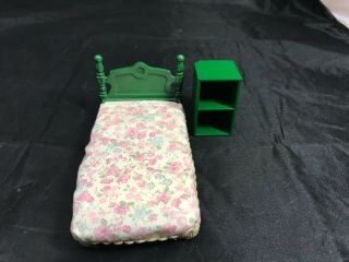 Calico Critters Sylvanian Families Tomy Green Ornate Single Bed And Book Case