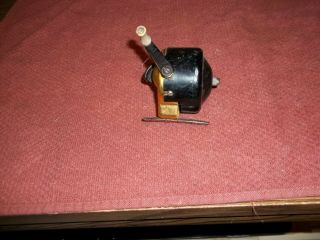 Vintage Bronson Dart No.  905 Spin Cast Reel
