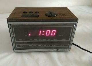 Vintage Ge General Electric Alarm Clock Radio Model 7 - 46220 Am/fm