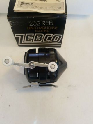 NOS Vintage Zebco ZEE BEE 202 Reel and box Circa 1970 Made in U.  S.  A.  Metal FT 2