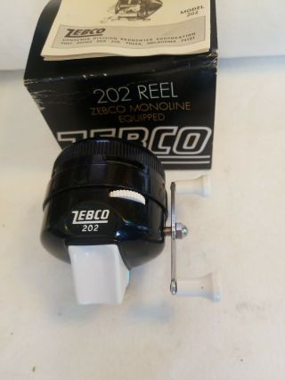 NOS Vintage Zebco ZEE BEE 202 Reel and box Circa 1970 Made in U.  S.  A.  Metal FT 4