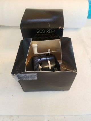 NOS Vintage Zebco ZEE BEE 202 Reel and box Circa 1970 Made in U.  S.  A.  Metal FT 7