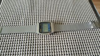 rare its a vintage melody watch in and it has 1 melody. 5