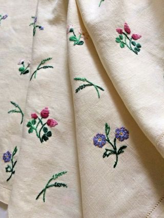 VINTAGE CREAM LINEN Hand EMBROIDERED Tablecloth Gorgeous Wild Flowers 5