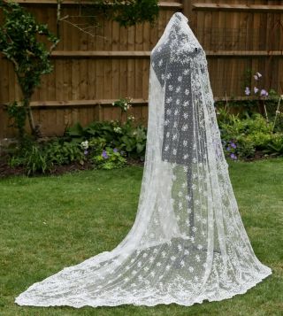 A Victorian Brussels Bobbin & Needle Lace Applique Wedding Veil - 80 " (203cm)