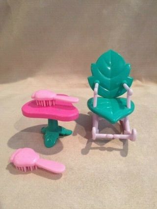 2003 Strawberry Shortcake Berry Sweet Home Leaf Rocking Chair And Berry Table
