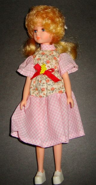Vintage Takara Doll With Magnetic Shoes 8.  5 "