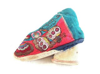 Antique Chinese embroidered silk bound foot feet lotus shoe butterfly ' s 2