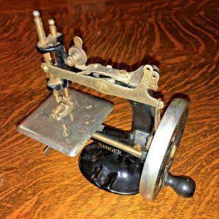 1920 ' s Mini Singer Sewing Machine RARE Vintage Antique 7 