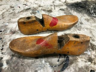 Men ' s Pair Size 7 - 1/2 D Hinged Wood Shoe Lasts 2
