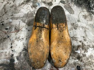 Men ' s Pair Size 7 - 1/2 D Hinged Wood Shoe Lasts 4