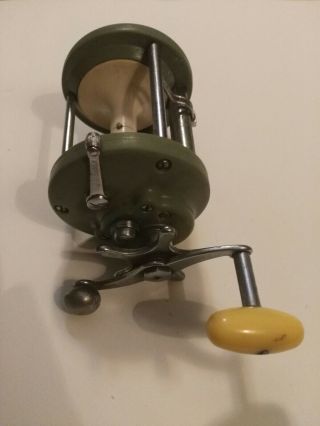 Vintage Shakespeare 2030 Glaskyd Reel.  Needs To Be Serviced
