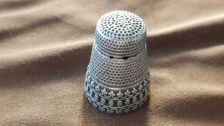1800 Hundreds Solid Silver 4.  40g Thimble In Uncleaned.  L539