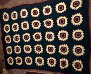 Euc Vintage Handmade Granny Square Sunflower Retro Crocheted Afghan 56 " X 74 "