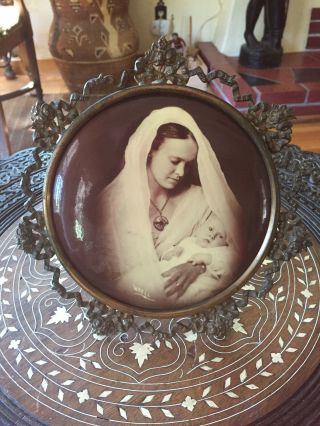 Vintage Metal Gold Tone Frame W Flowers Bow Mother & Baby Sepia Tone Pic 7.  5 Dia