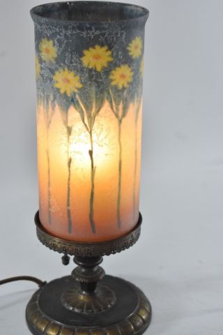Handel Glue Chip Glass Parlor / Mantle Lamp Shade Daisies Signed 6989
