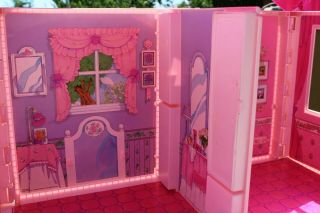 Vintage 1992 Barbie Fold N Fun Doll House Carry Case w Furniture 7