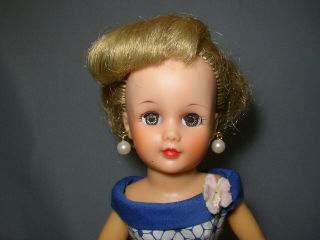Vintage 1950’s Ash Blonde 101/2” Uneeda Suzette Doll