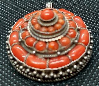 Fine Antique 33g Red Coral Ancient Silver Tibetan Zodiak Pendant 和古代银色西藏吊坠