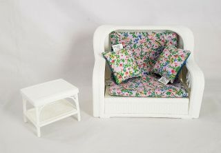 Vintage Mattel Barbie Dream House Doll Furniture White Wicker Sofa / Bed Table