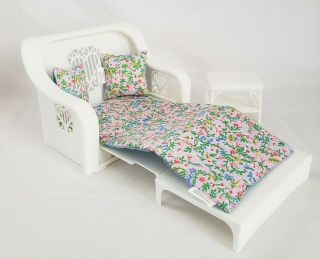 Vintage Mattel Barbie Dream House Doll Furniture White Wicker Sofa / Bed Table 2
