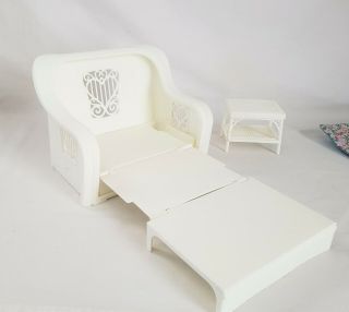 Vintage Mattel Barbie Dream House Doll Furniture White Wicker Sofa / Bed Table 3