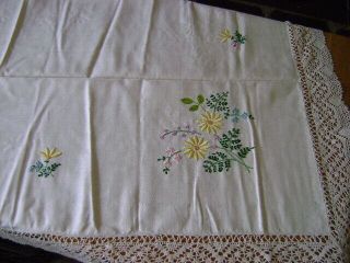 STUNNING VINTAGE TABLECLOTH HAND EMBROIDERED FLOWERS AND LACE EDGE, 4
