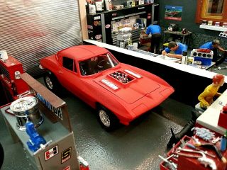 Built 1/25 Scale ' 63 Corvette Stingray Split Window Coupe FOR Diorama 5