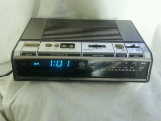 Ge Digital Alarm Clock Am Fm Radio.  Model 7 - 4646a Woodgrain Battery Backup.