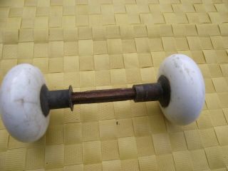 VINTAGE WHITE CERAMIC DOOR KNOB SET WITH SPINDLE AND WEAR SHOWING HEAVY USE 2