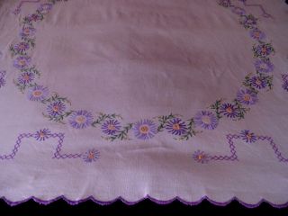 VINTAGE TEA ROOM TABLE CLOTH HAND EMBROIDERED LINEN - LILAC FLOWERS - 40 