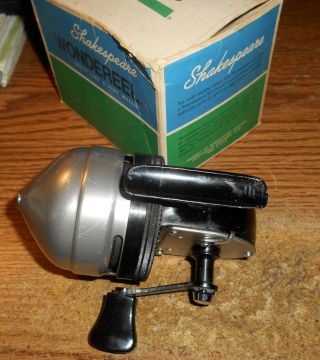 VINTAGE SHAKESPEARE 1810 MODEL DK CLOSED FACE SPINNING REEL/IN BOX/RARE 3